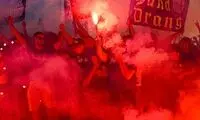 پلاکارد بامزه در دست یک پسر بچه هوادار اینتر