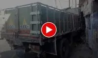 یورش کامیون به داخل یک مغازه در شیراز