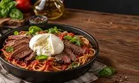 دستور پخت اسپاگتی با سس گوجه؛ طعمی اصیل از جنوب ایتالیا