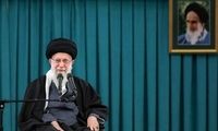 عکسی از پوستر معنادار در توئیتر سایت رهبری