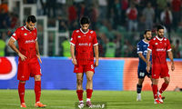 پرسپولیس با بازوبند مشکی وارد زمین می‌شود