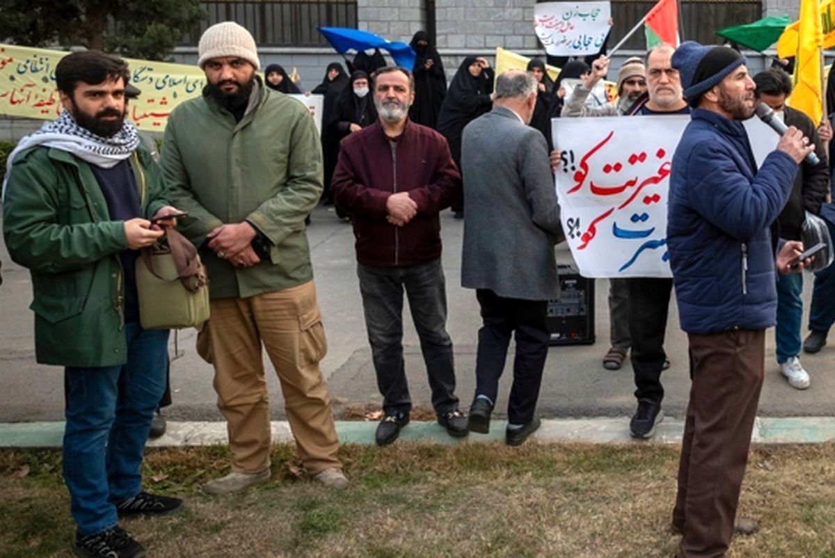 این‌ها چه کسانی‌اند که برای هر کاری مجوز دارند؟!