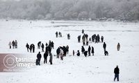 تصاویر جذاب از برف بازی مردم در نقش‌جهان اصفهان