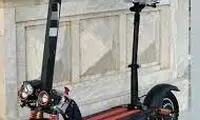 هوشمندی دو نوجوان با بار زدن یک مبل روی اسکوتر برقی