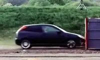 برخورد هولناک خودرو با بتن با سرعت ۱۹۳ کیلومتر