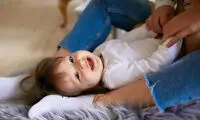 کارهایی که نوزاد را آرام می‌کند اما والدین نمی‌دانند!