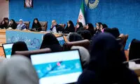 عکس پربازدید از پزشکیان در میان فعالان زن