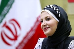 عکس متفاوت خاله‌شادونه در استادیوم فوتبال