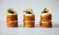 طرز تهیه مینی کیک تولد؛ یک دستور ساده با نتیجه‌ای چشم‌نواز و خوش‌طعم