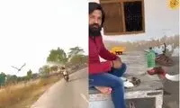 رابطه دوستانه و باورنکردنی یک مرد با لک‌لک