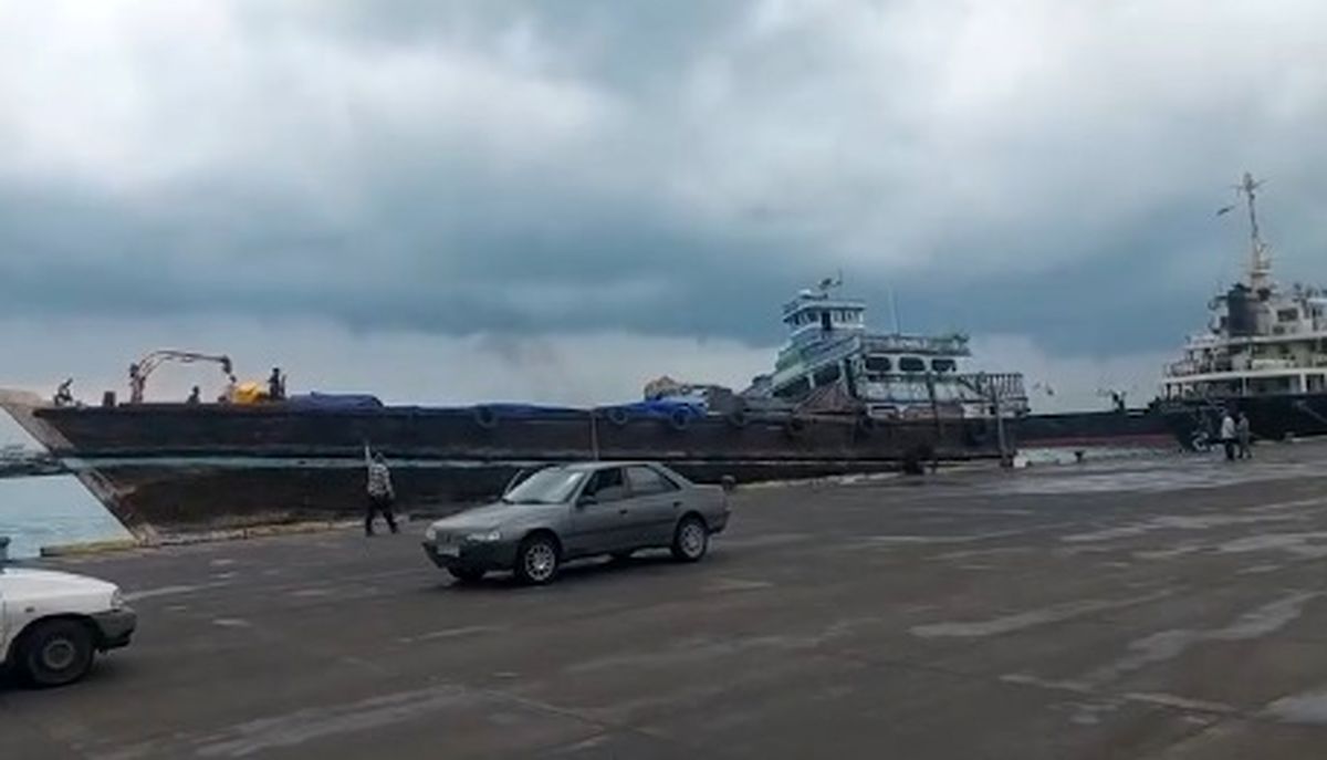 تلاطم عجیب لنج‌ها در اسکله گمرک بندر لنگه