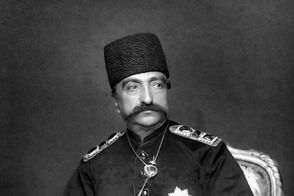 سنگ قبر دختر ناصرالدین شاه در بهشت زهرا