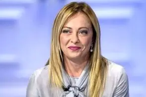 زانو زدن آقای نخست‌وزیر مقابل جورجیا ملونی