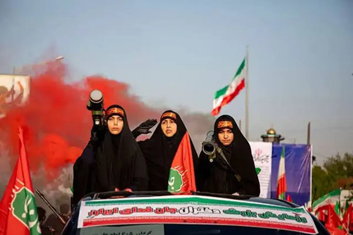 تصاویری از زنان موشک به دست در «رزمایش جان‌فدا»