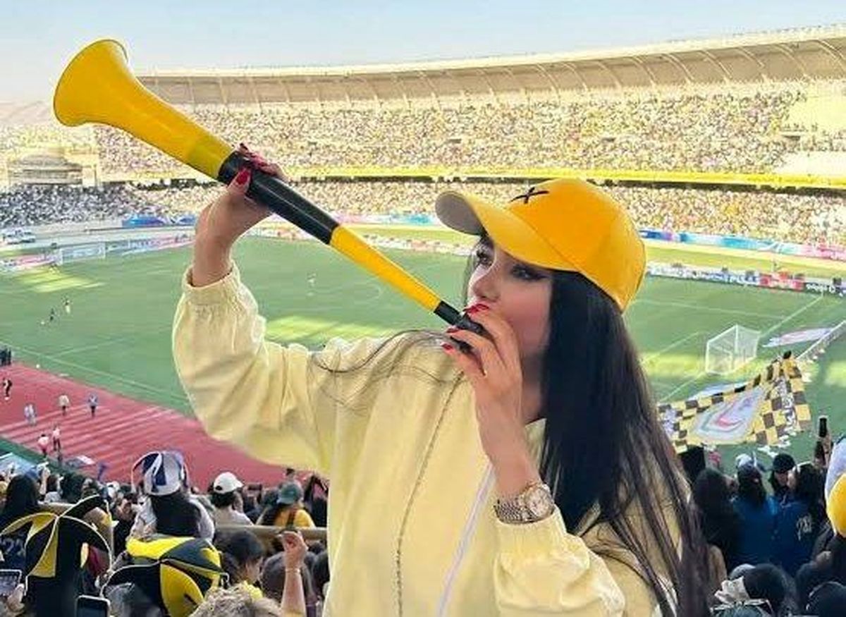 تماشای مختلط فوتبال برای اولین بار در لیگ برتر ایران