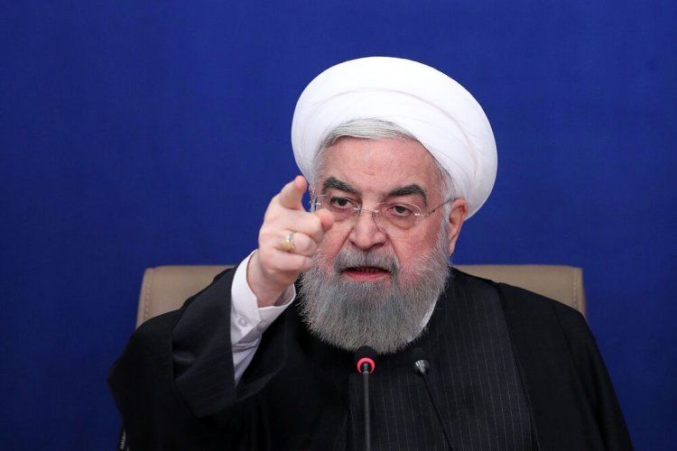 روحانی: با جنگ فاصله زیادی نداریم