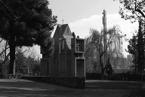 عجیب‌ترین کلیسای جهان در قلب معماری مدرن تهران