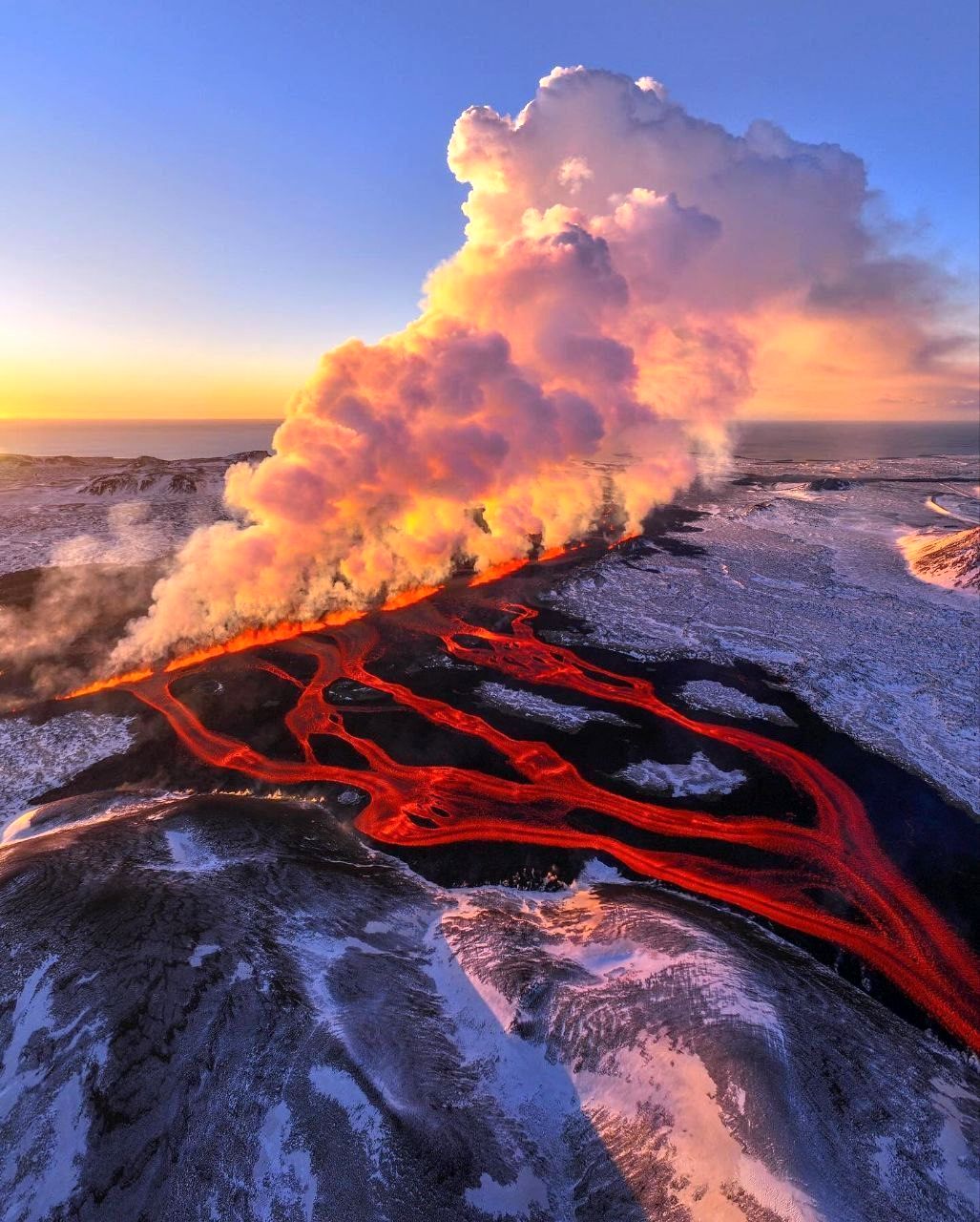 عکس‌های دیدنی از فوران آتشفشان در ایسلند 