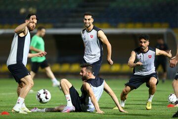 رونمایی از بمب‌افکن جدید پرسپولیس