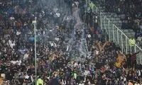 هواداران استقلال و تراکتور با سنگ به جان هم افتادند