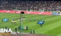 نحوه ورود عجیب تیم ملی ترکمنستان به زمین آزادی