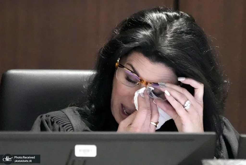 قاضی قبل از اعلام حکم به گریه افتاد