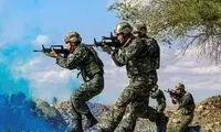 تمرینات ارتش چین با استفاده از آتش‌افکن پیشرفته 