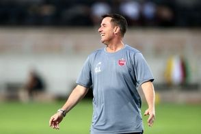 سرمربی پرسپولیس با خانواده به دبی رفت