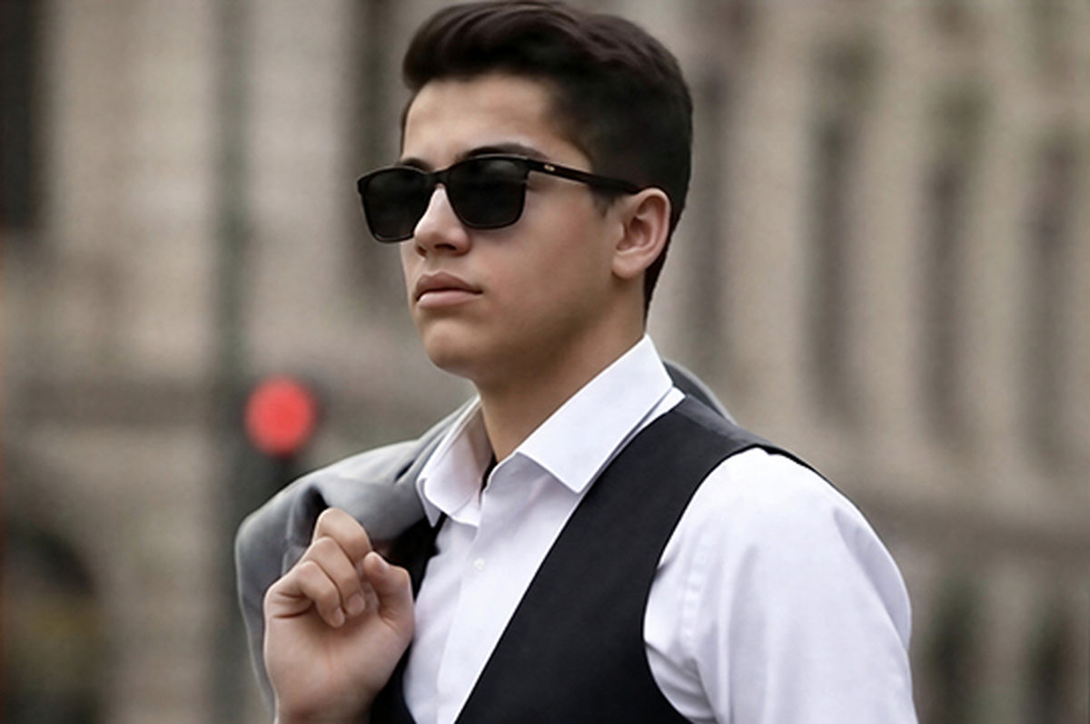 پسران شمخانی دیکته را از روی دست امیراحمد 16 ساله بنویسند