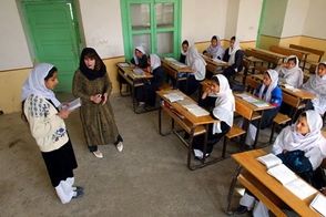 مقایسه عجیب حقوق معلم در ایران و افغانستان