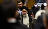 زاویه دید متفاوت رئیسی و یکی از محافظانش