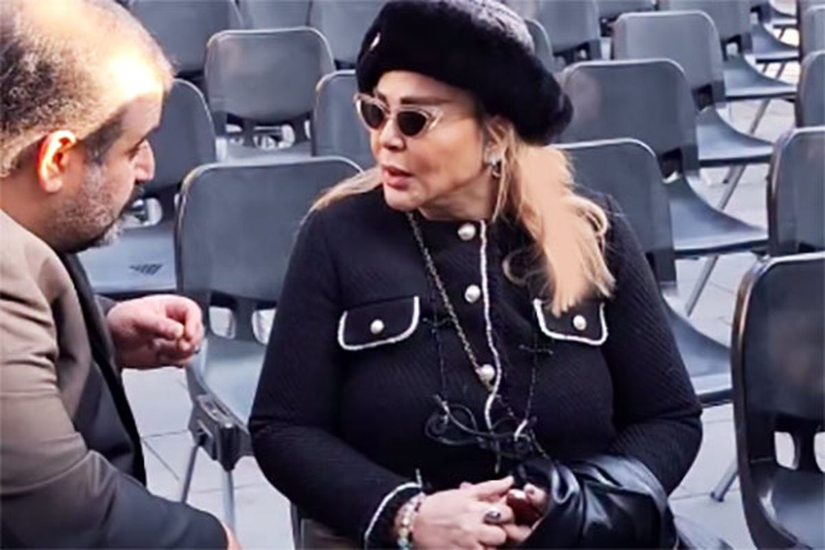 استایل کمی عجیب بهاره رهنما در مراسم ختم هادی مرزبان