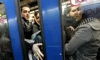 عکس بنر نصب شده در متروی تهران جنجالی شد