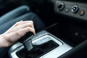 اشتباهات رایج رانندگان خودروهای اتوماتیک