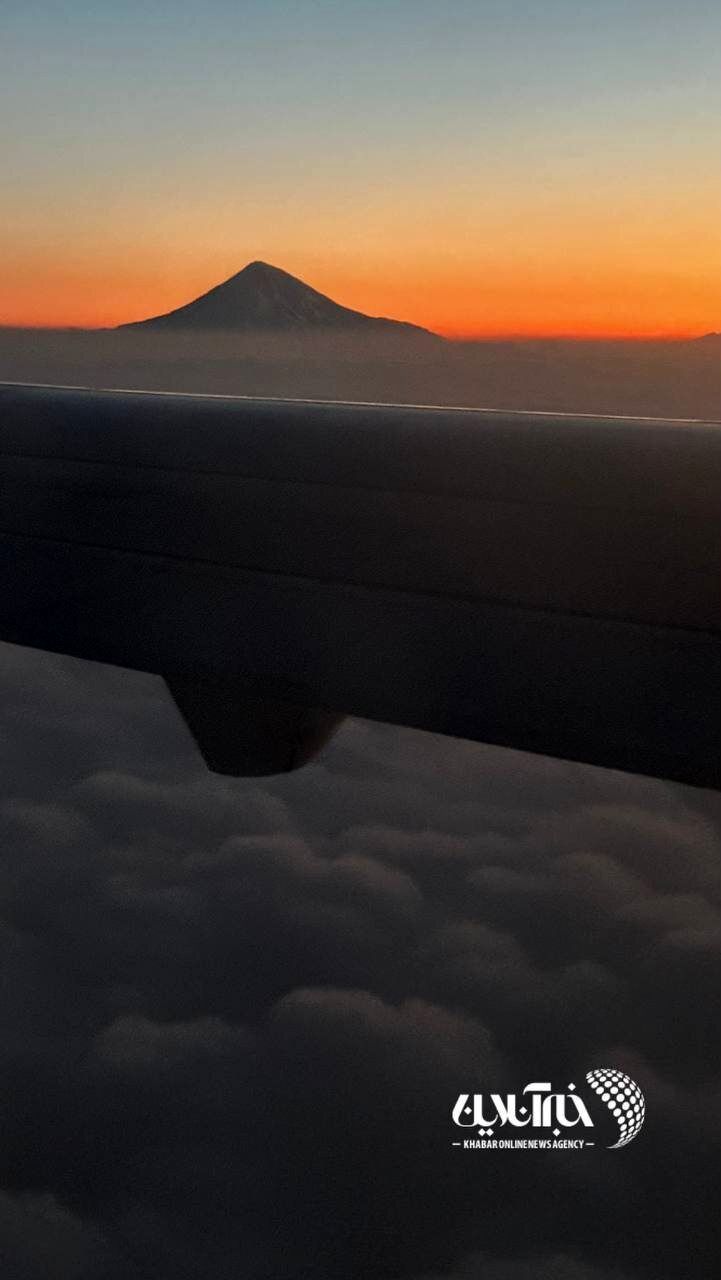 عکس‌هایی جذاب از دماوند برفراز ابرها از نمای داخل هواپیما