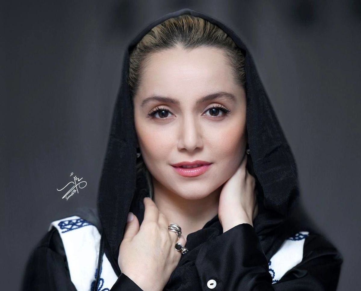   چهره ناراحت نازنین بیاتی در یک مجلس ختم 