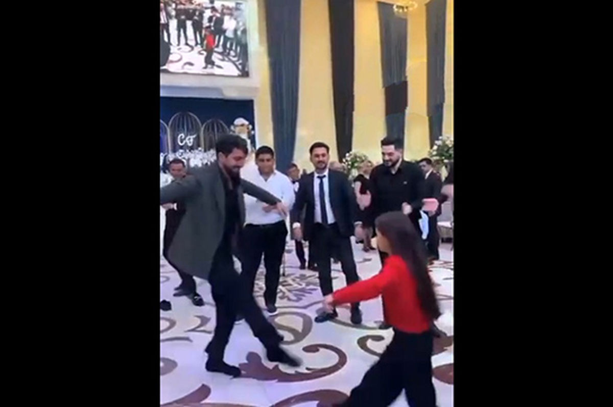 رقص هماهنگ پدر و دختر با موسیقی آذری