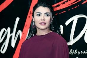 رز ایزدی با استایلی متفاوت در یک مراسم سینمایی 