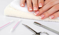 لیست قیمت کاشت ناخن در سال 1404 + نحوه محاسبه هزینه