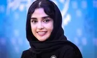 عکسی از ژست خوشحال و جذاب الهه حصاری