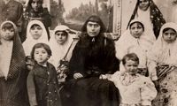عکس آتلیه‌ای مادر و دختر ایرانی در دوران قاجار!