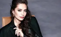 عکس دلبر بازیگر زن معروف ترک بر روی کشتی 