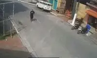 لحظه تصادف مرگبار دوچرخه سوار در با یک ماشین!