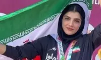 نماز خواندن نایب‌قهرمان کشتی آلیش بانوان آسیا 