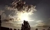 لحظه‌ حیرت‌انگیز انفجار شهاب سنگ در زمین