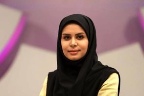 ظاهر متفاوت خانم مجری خارج از قاب تلویزیون