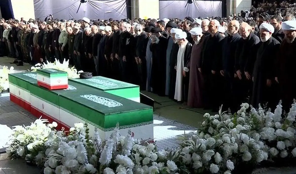 لحظه ورود پیکر رهبر شهید به حرم نجف