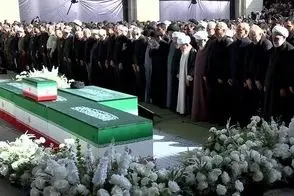 لحظه ورود پیکر رهبر شهید به حرم نجف