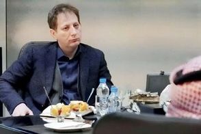 کاریکاتور بابک زنجانی؛ سر به «دار» دیروز، سرمایه «دار» امروز