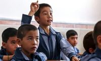 اخراج یک معلم به‌دلیل تحقیر دانش‌آموز افغان